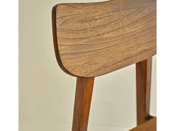 2 sillas de madera de mindi con acabado de nogal
