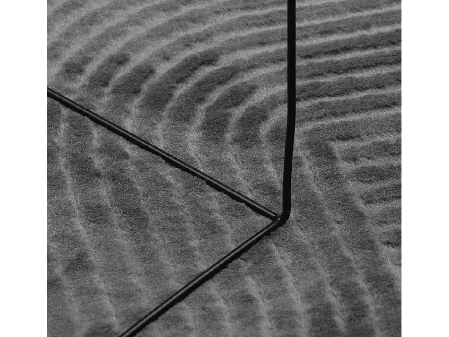 Alfombra IZA de pelo corto de estilo escandinavo en color antracita 100x200 cm