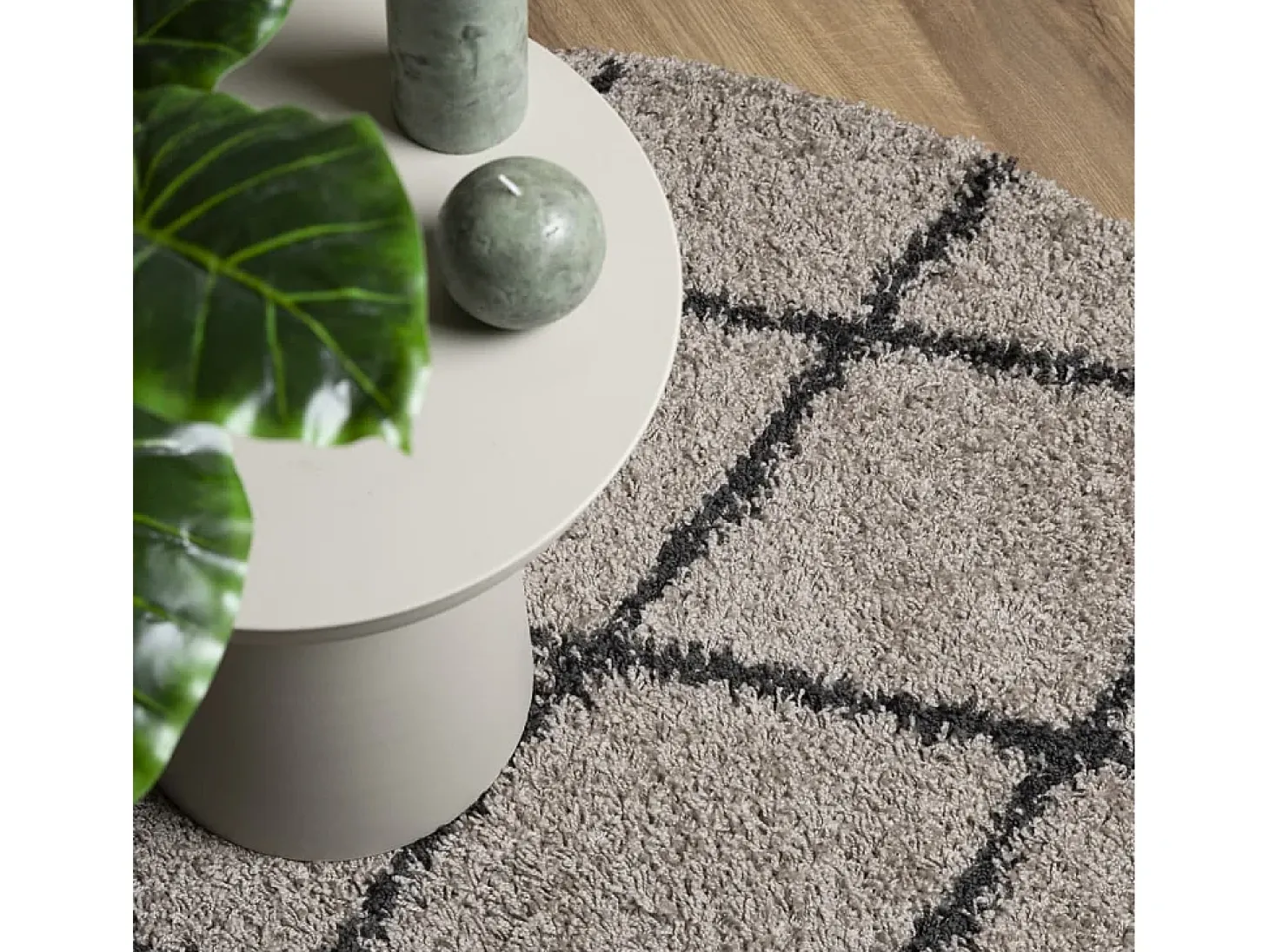 Alfombra moderna de pelo largo en beige y antracita, Ø 100 cm