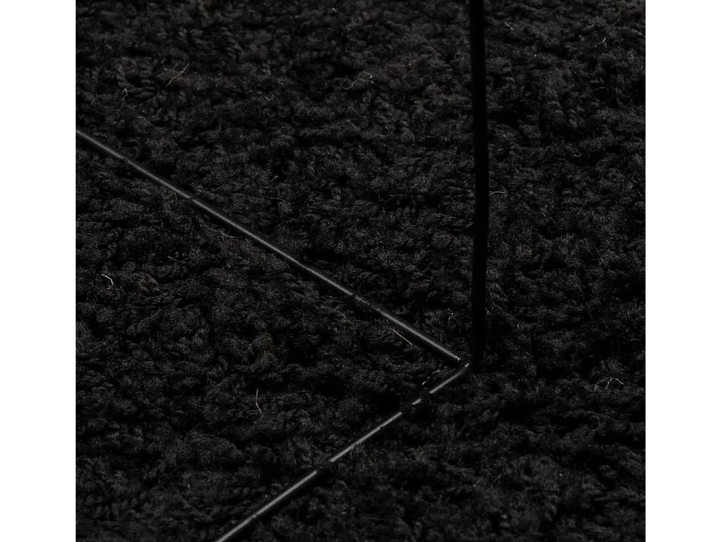 Alfombra moderna PAMPLONA de pelo largo negra 140x200 cm