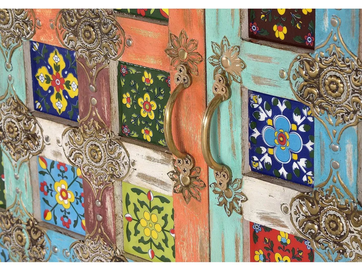 Aparador 2 puertas con detalles en cerámica