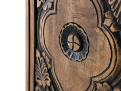 Aparador alto fabricado en madera de mango y detalles pintados a mano