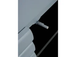 Aparador azul con relieve ondulado en puertas y cajones