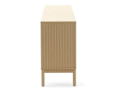 Aparador beige con ranuras acanaladas en puertas y laterales