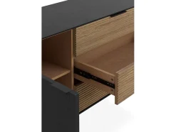 Aparador chapado en madera de fresno color negro con puertas en natural