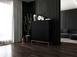 Aparador con 4 puertas – Cuerpo Negro mate, frentes acanalados Negro mate – 112 cm, estructura metálica