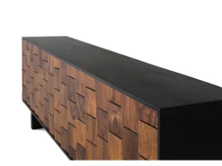 Aparador con cuatro puertas fabricado en madera de sheesam