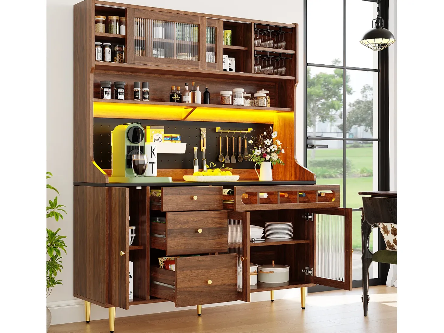 Aparador de cocina con iluminación LED, 4 puertas, 3 cajones y botellero - Color nogal