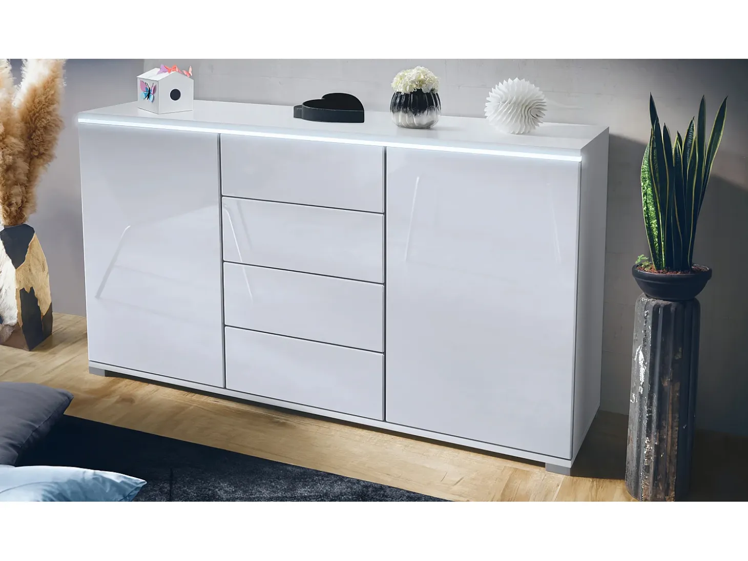 Aparador Faro V1 – Mueble con 2 Puertas y 4 Cajones, Armario con Tira de Luz LED, blanco mate / blanco de alto brillo (138,5 x 75,5 x 35)