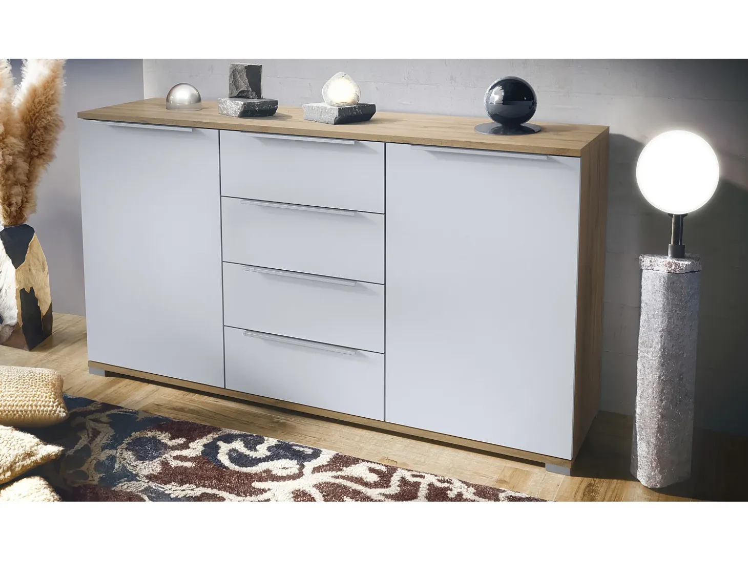 Aparador Linio V1, Mueble con 2 puertas y 4 cajones, Roble Evoke / blanco mate (138,5 x 75,5 x 35 cm)