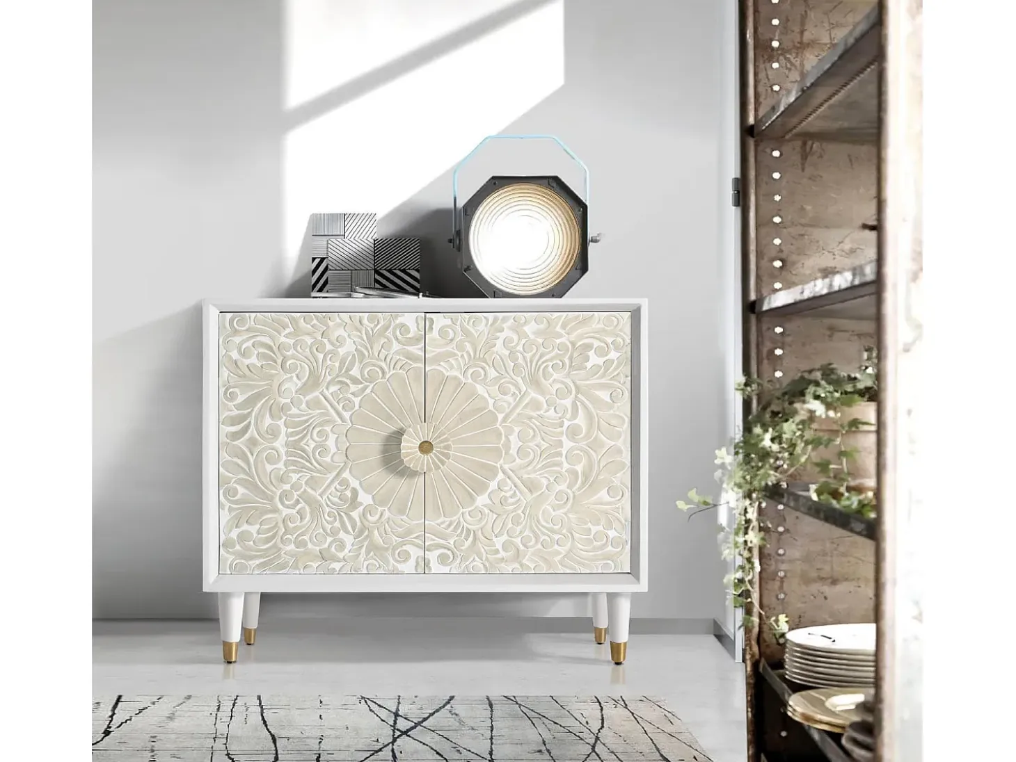 Aparador madera de mango blanco y detalles en dorado