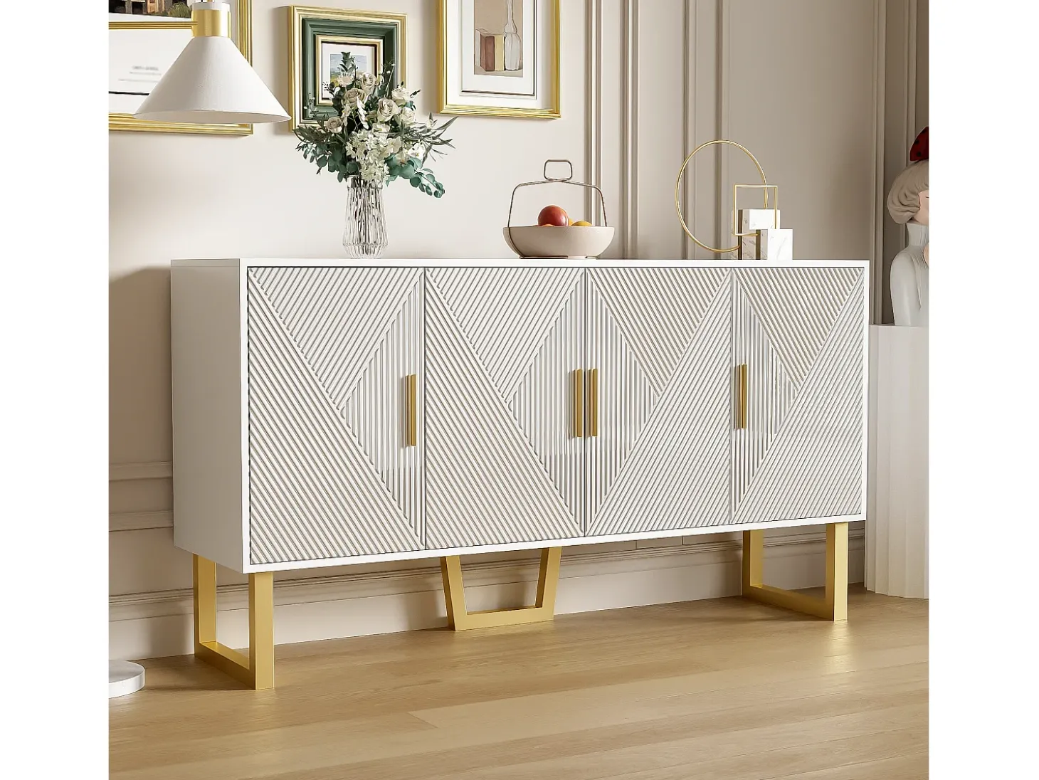 Aparador moderno lacado en blanco, puertas texturizadas y tiradores dorados, 4 puertas, estantes regulables (150x40x82 cm)