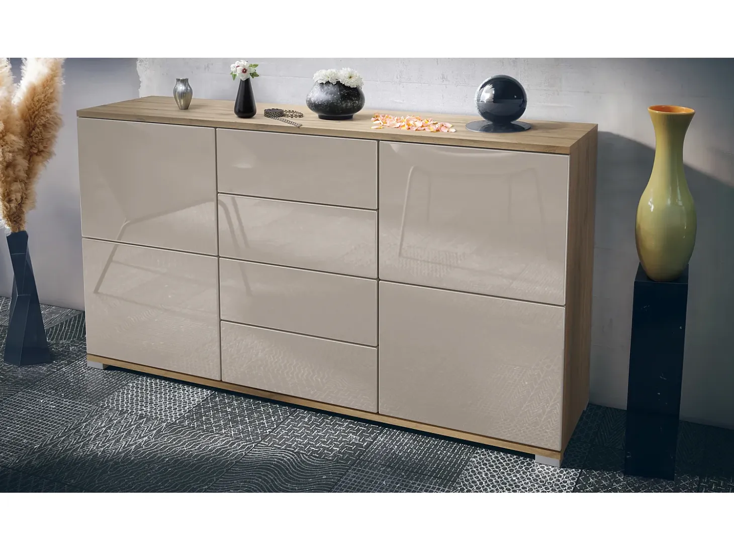Aparador Rova V1 – Mueble con 4 Puertas y 4 Cajones, Roble Evoke/gris arena de alto brillo (138,5 x 75,5 x 35)