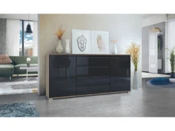Aparador Sylt V2, Cómoda con 2 Puertas y 4 Cajones, Cuerpo - Roble Evoke / Frontal - negro de alto brillo / Detalles - negro de alto brillo (166,5 x 75,5 x 35 cm)
