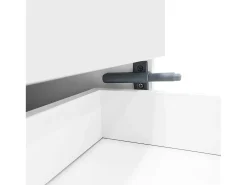 Aparador 150x40x80cm con 3 puertas y 4 cajones, cuerpo en lacado blanco brillo y negro.