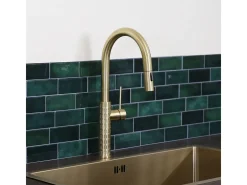 Architek mezclador de fregadero con rociador extraíble oro cepillado Essebagno