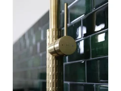 Architek mezclador de fregadero con rociador extraíble oro cepillado Essebagno