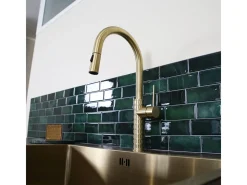 Architek mezclador de fregadero con rociador extraíble oro cepillado Essebagno