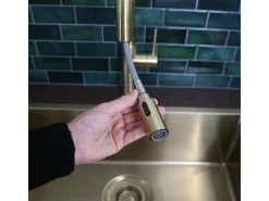 Architek mezclador de fregadero con rociador extraíble oro cepillado Essebagno