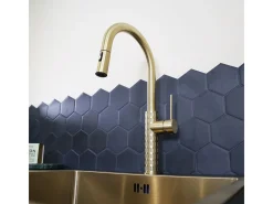 Architek mezclador de fregadero con rociador extraíble oro cepillado Essebagno
