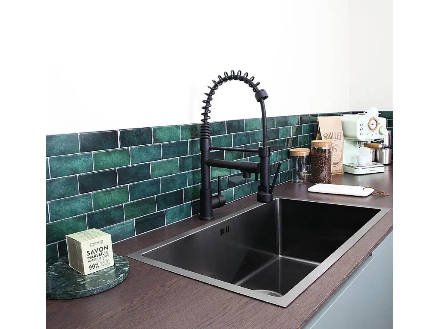 Big Pro Mezclador de fregadero con rociador móvil negro Essebagno