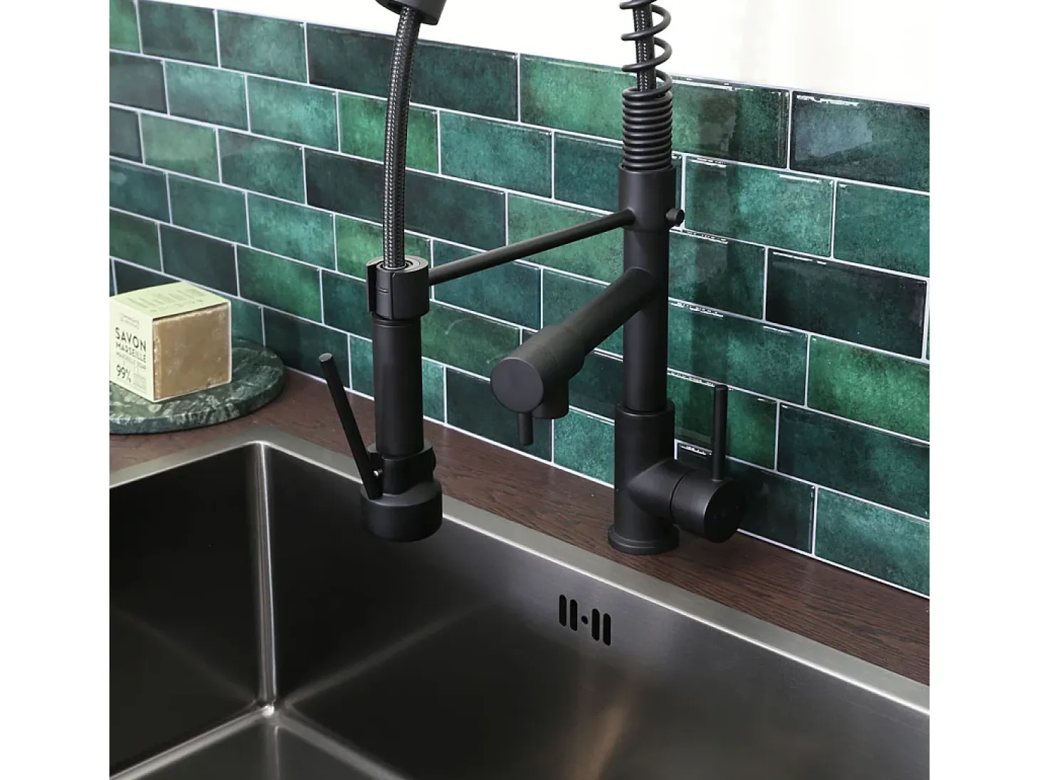 Big Pro Mezclador de fregadero con rociador móvil negro Essebagno