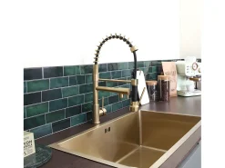 Big Pro Mezclador de fregadero con rociador móvil oro cepillado Essebagno