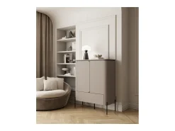 Buffet alto BELLA 2 puertas 1 cajón – Acabado Congo mate – Patas metálicas negras elegantes