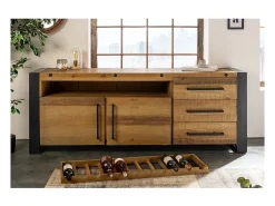 Buffet CAVARA 195 cm – Pino macizo vintage marrón y metal negro – 2 puertas, 3 cajones y botellero
