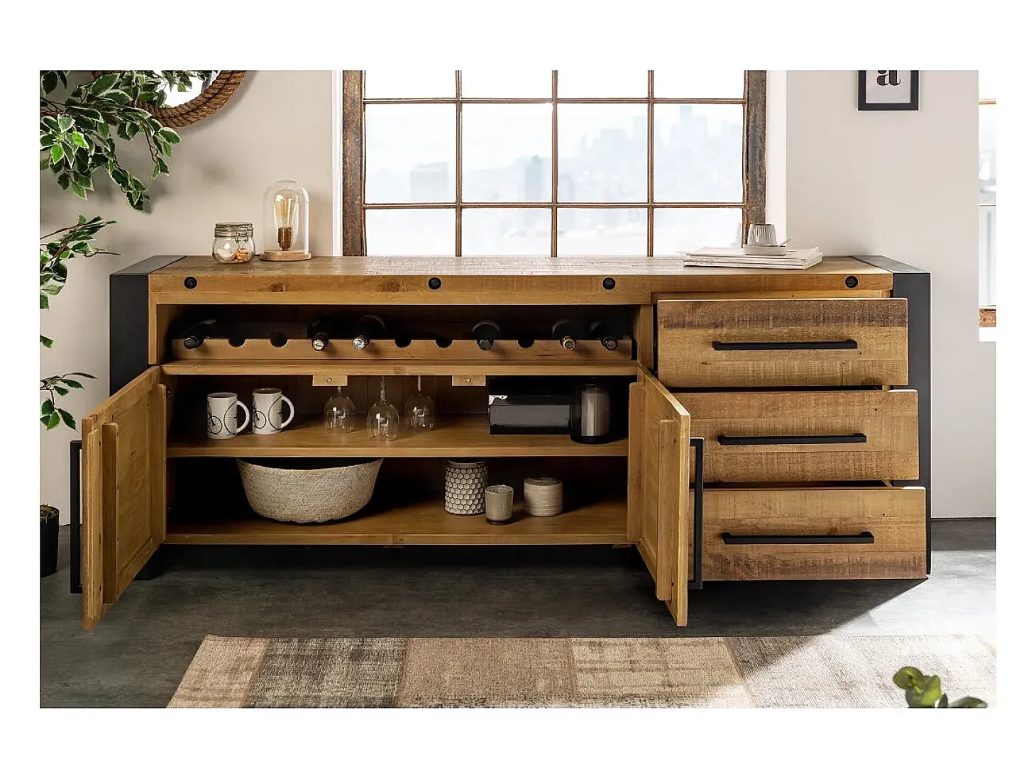Buffet CAVARA 195 cm – Pino macizo vintage marrón y metal negro – 2 puertas, 3 cajones y botellero