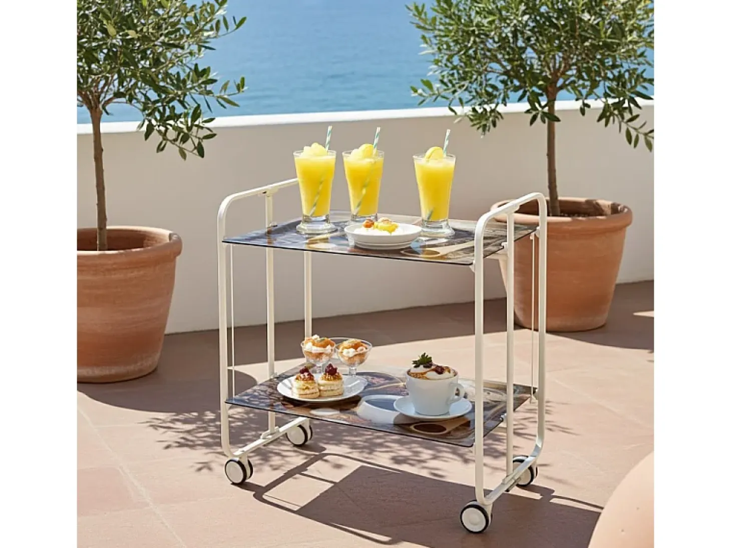 Carrito auxiliar plegable con ruedas - Estructura metálica blanca, 2 estantes laminados Decorado Café – 72*66*43 cm - BAUHAUS