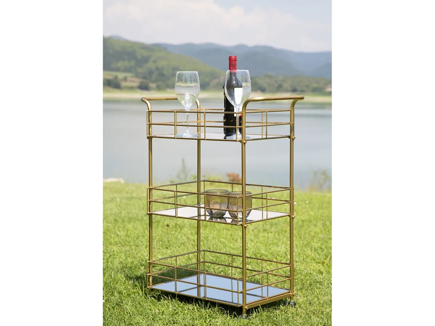 Carrito de bar rectangular dorado con estantes de vidrio espejado Glammy