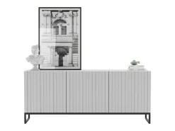 Cómoda con 3 puertas – Cuerpo blanco mate, frentes acanalados blanco mate – 168 cm, estructura de metal negro