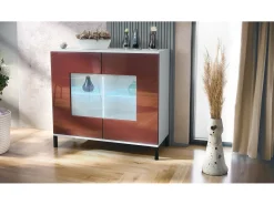 Cómoda Grömitz V3, Moderno armario de cocina con 2 grandes puertas de cristal incl. iluminación RGB blanco mate / burdeos de alto brillo (92,5 x 83.5 x 35)