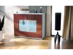 Cómoda Grömitz V3, Moderno armario de cocina con 2 grandes puertas de cristal incl. iluminación RGB blanco mate / burdeos de alto brillo (92,5 x 75.5 x 35)