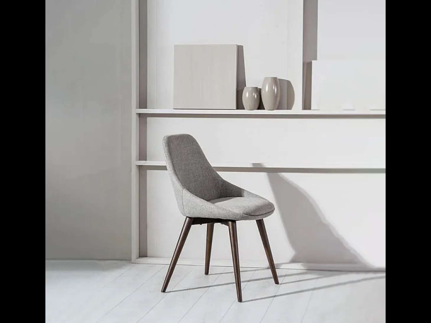 Conjunto de 4 sillas de comedor modernas en tela gris claro "Zaira" estructura de madera 49x58 cm 85h