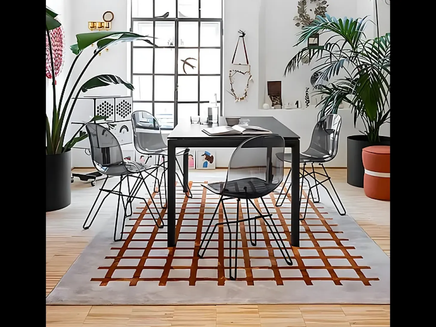 Conjunto de 4 sillas de salón modernas "Academy" con asiento de policarbonato transparente