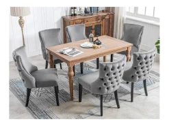 Conjunto de 6 sillas de terciopelo gris con patas de madera gris, botones decorativos y remaches plateados.