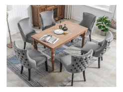Conjunto de 6 sillas de terciopelo gris con patas de madera gris, botones decorativos y remaches plateados.