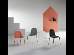 Conjunto de 2 sillas modernas "Leandro" en polipropileno negro con estructura de metal cm 45x50 82h