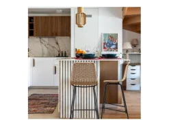 Conjunto de taburetes de bar e isla de metal con asiento de ratán 65cm KUTA