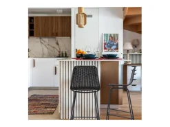 Conjunto taburetes de bar BALI de metal de 65 cm con asiento de ratán