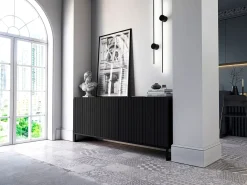 Credenza con 3 ante – corpo Nero opaco, frontali scanalati Nero opaco – 168 cm, struttura in metallo nero