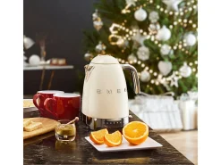 Hervidor Eléctrico Smeg KLF04CREU 2400W Crema Acero Inoxidable