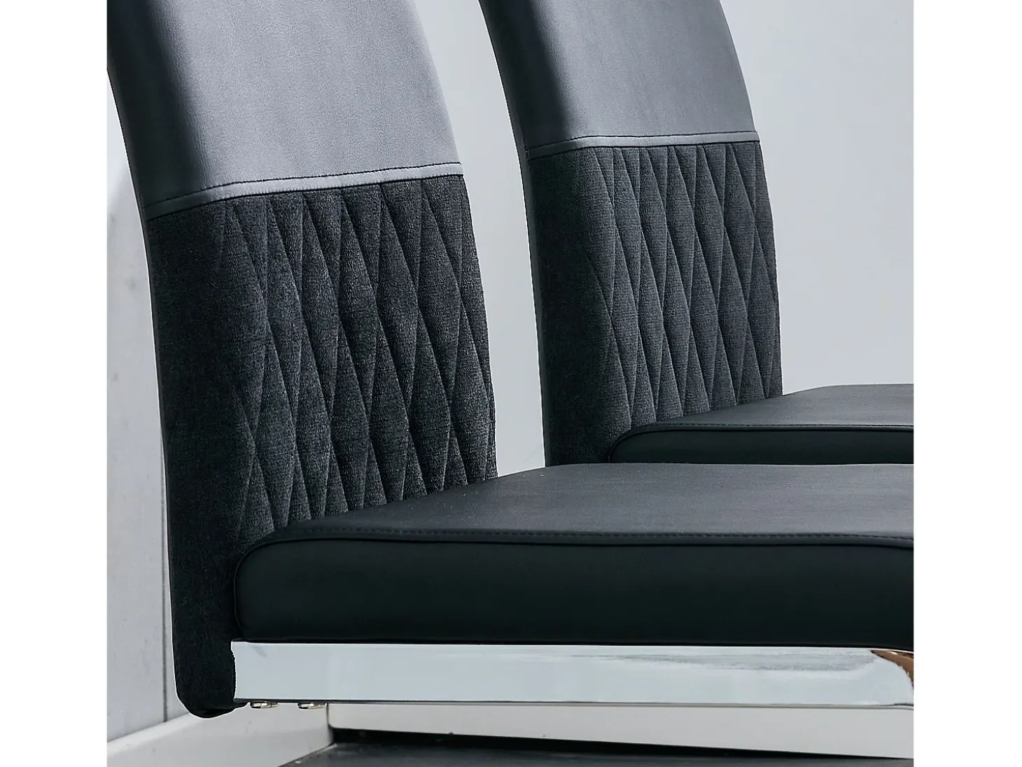 Juego de 2 sillas cantilever con asiento acolchado de PU, color negro