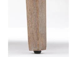 Juego de 4 sillas de cocina de terciopelo gris con detalles en tachuelas plateadas y patas de madera marrón.