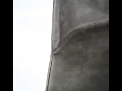 Juego de 4 sillas de comedor modernas "Damascus" en gris claro tapizadas en piel sintética suave al tacto.