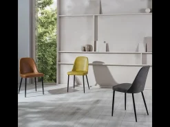 Juego de 4 sillas de comedor modernas "Damascus" en gris claro tapizadas en piel sintética suave al tacto.