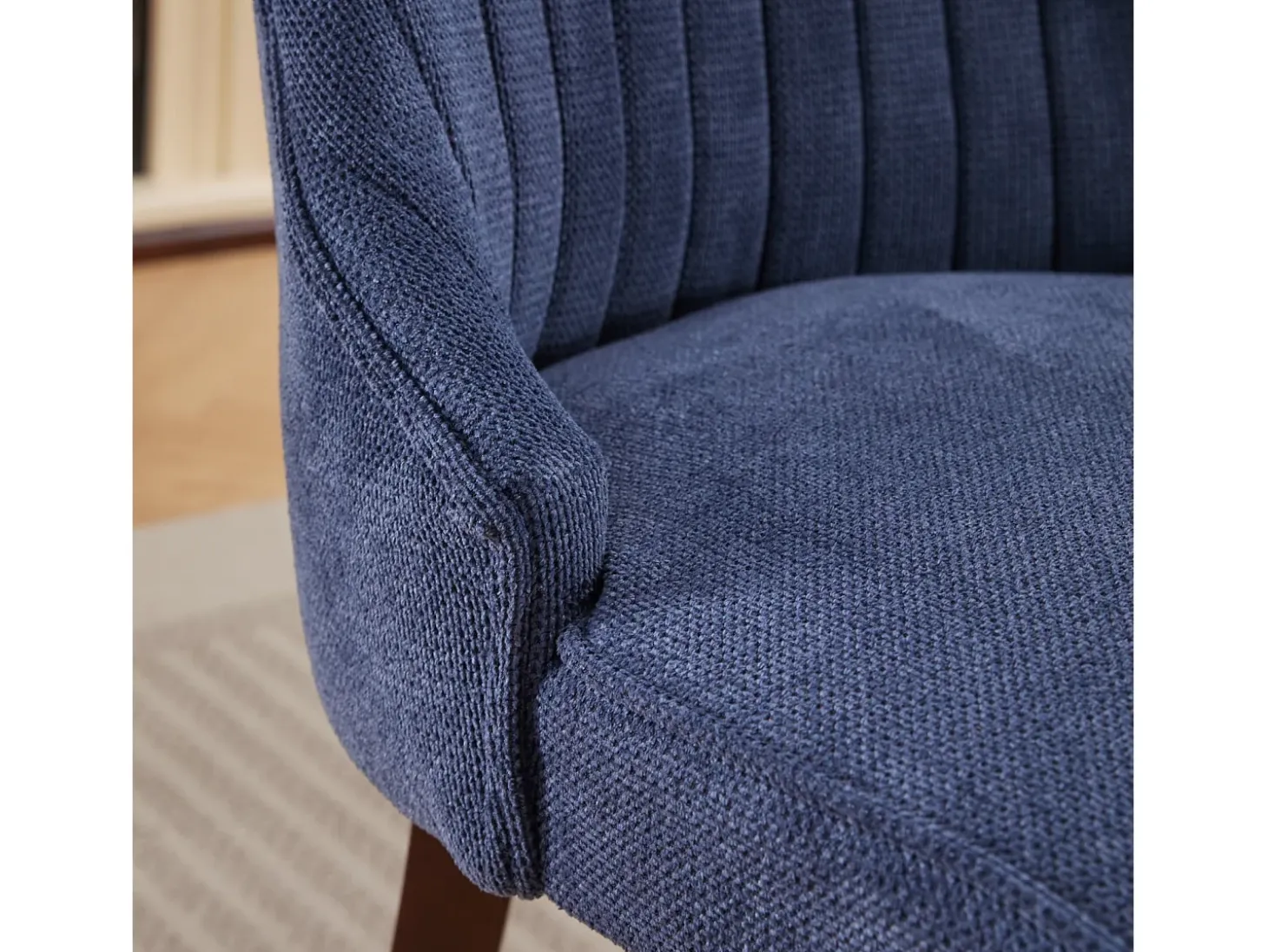 Juego de 2 sillas de comedor con respaldo acolchado y patas de madera - Chenilla azul