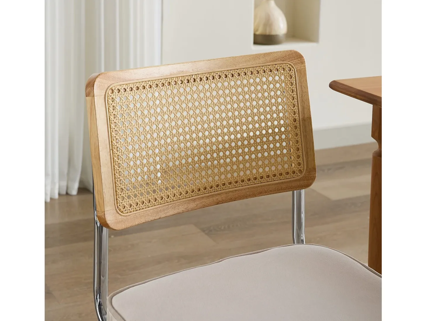 Juego de 2 sillas de comedor – Respaldos de ratán – Asientos tapizados en terciopelo – Beige